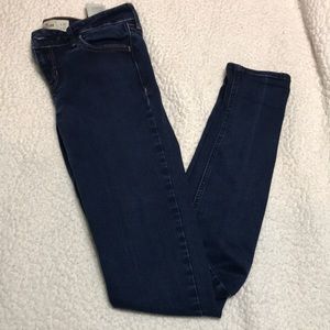 Hollister Jeans - Dark Wash Skinny Jeans Hollister Jeans - Dark Wash Skinny Jeans